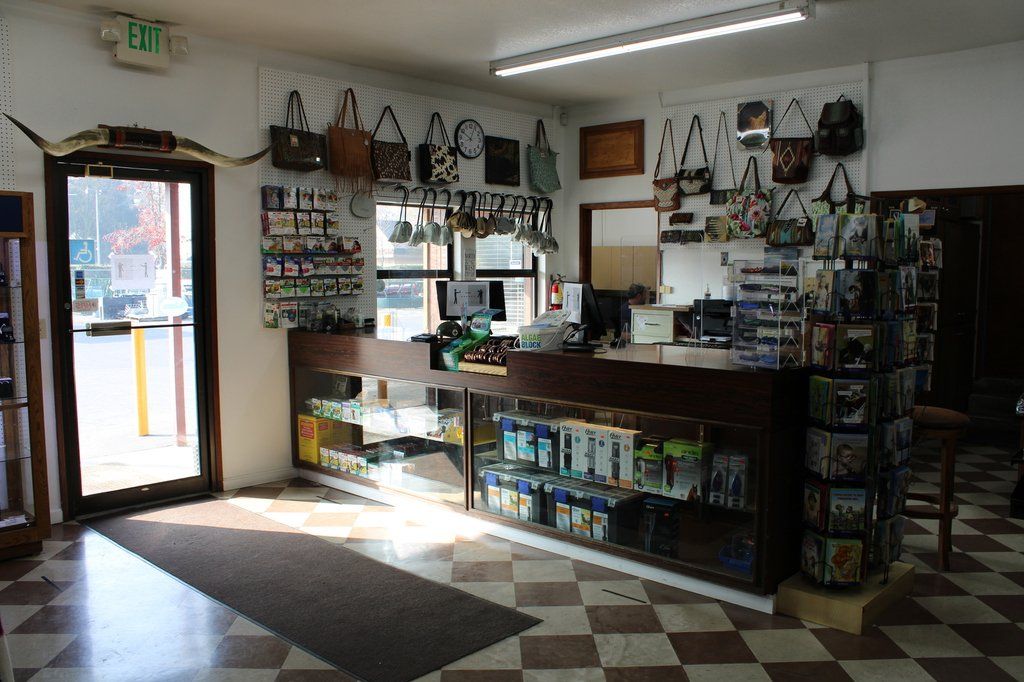 Store Counter — Escalon, CA — Escalon Feed & Supply