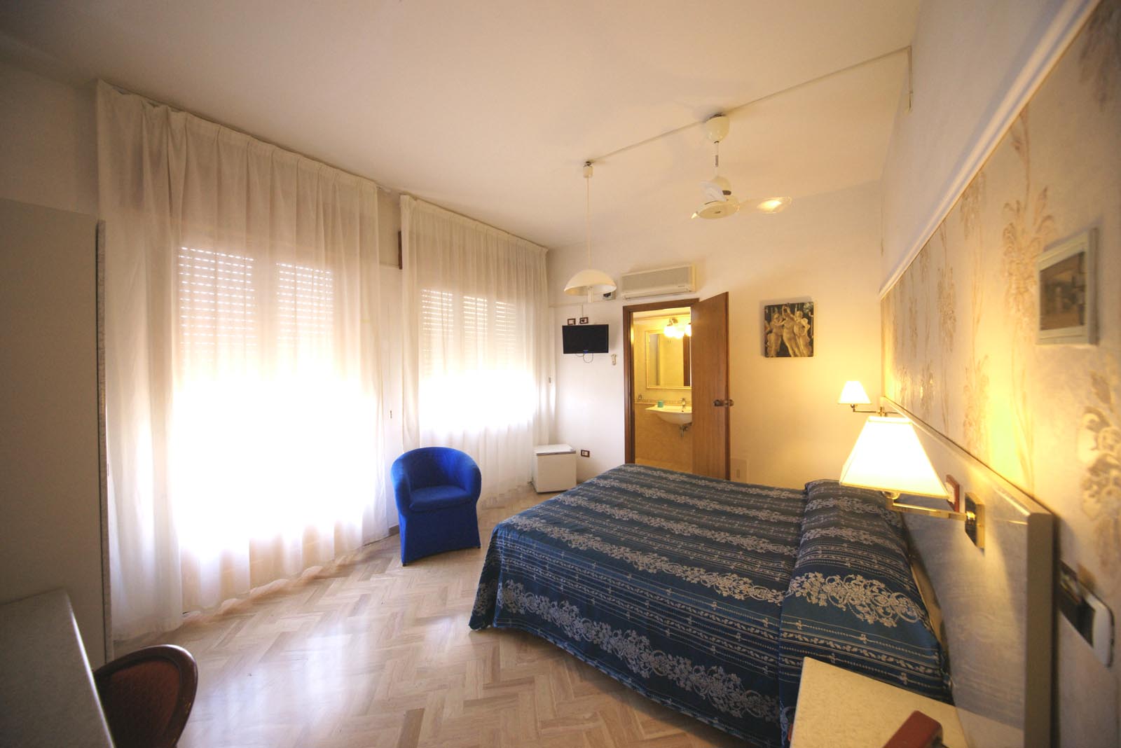 large double room with sea view