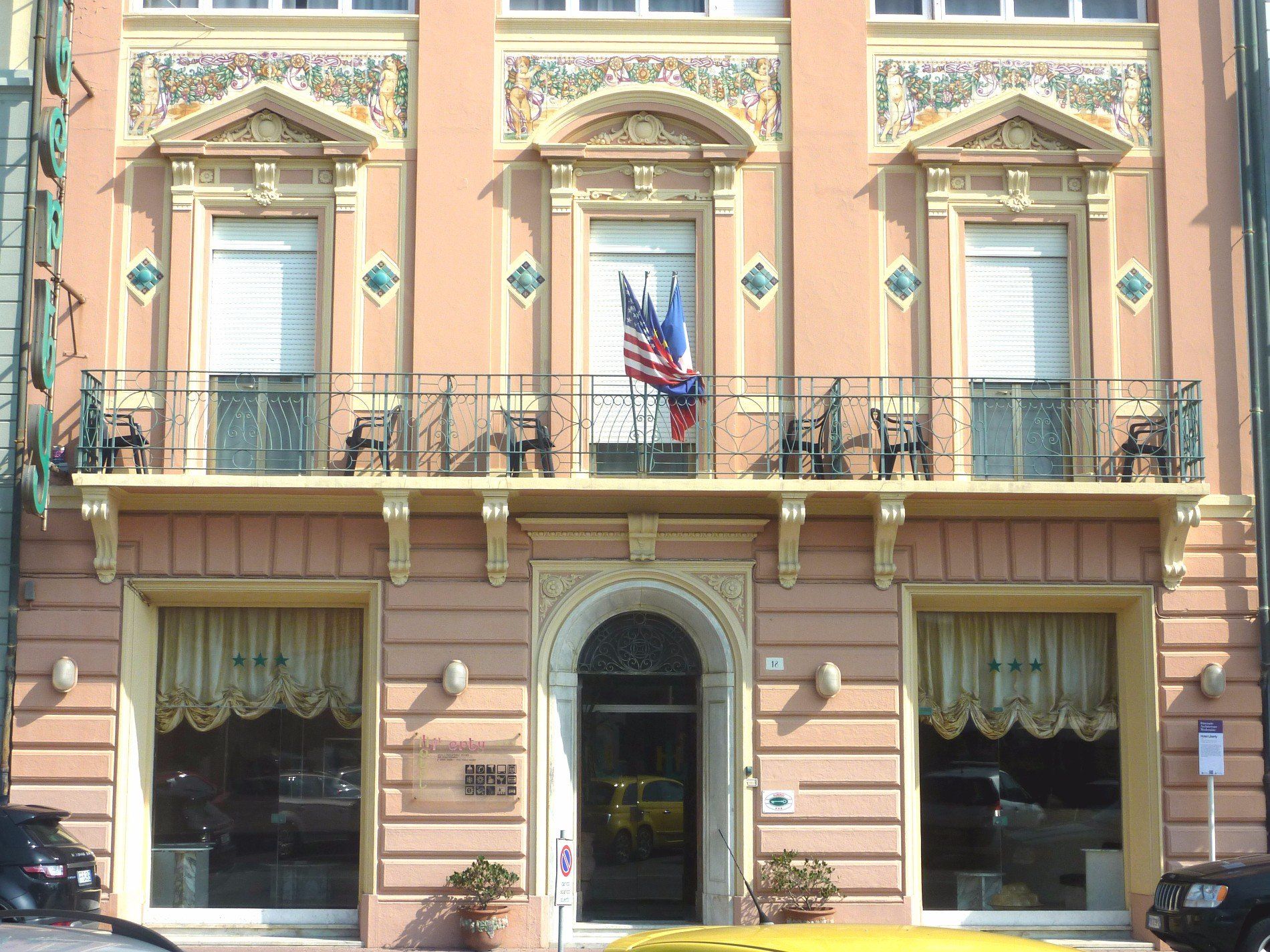 ingresso hotel fronte mare