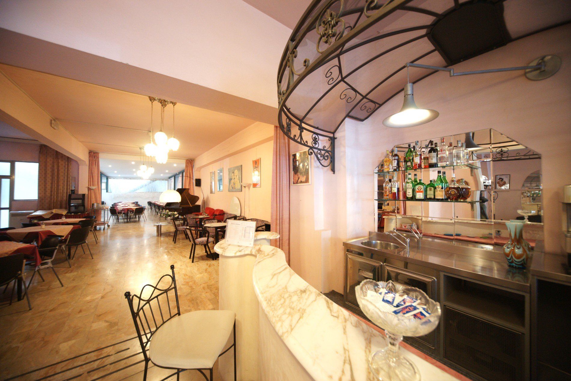 bancone e sala da pranzo hotel stile liberty
