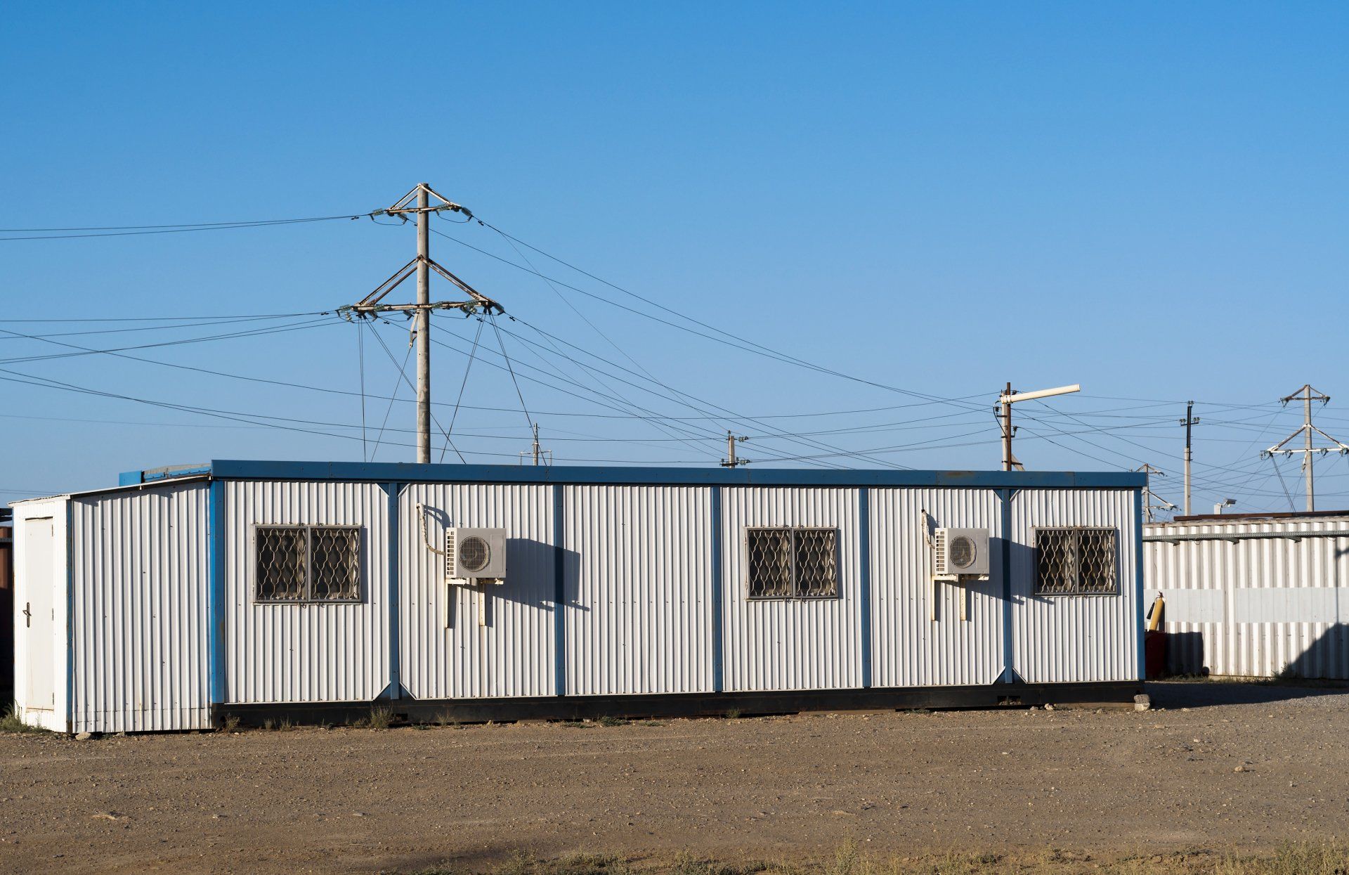 Mobile heating & cooling and oil field camp service