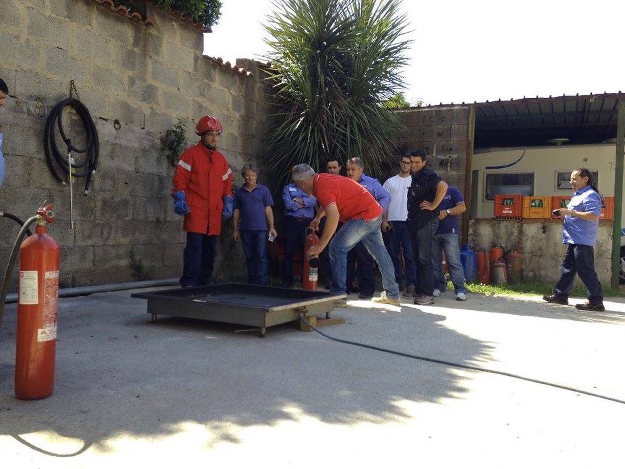 addetti alla sicurezza durante corso di formazione antincendio