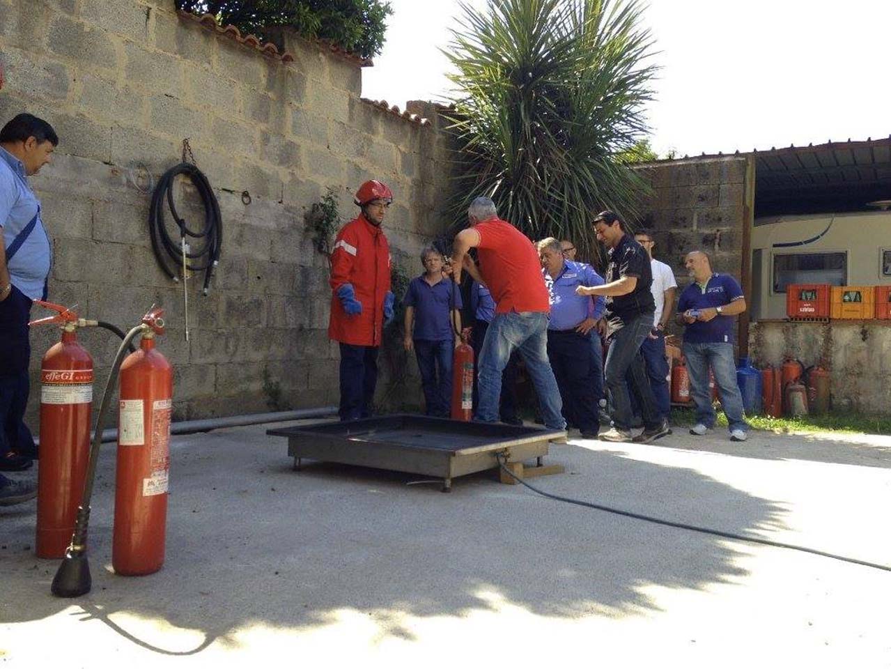 addetti alla sicurezza durante corso antincendio