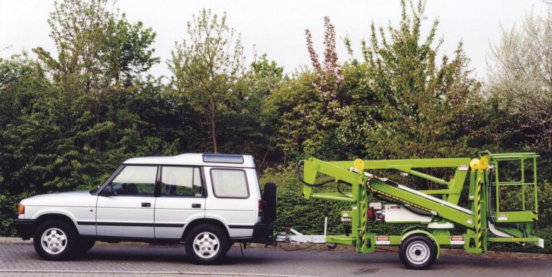 Trailer mounted cherry pickers