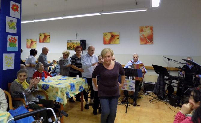 festa nella casa di riposo