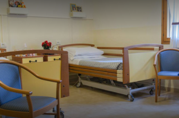 letto ortopedico della casa di riposo per anziani non autosufficienti a Bologna