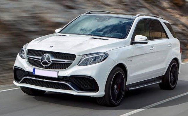 auto mercedes benz bianca