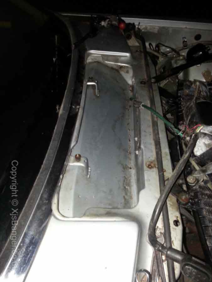 Jaguar XJS water retention under wiper motor