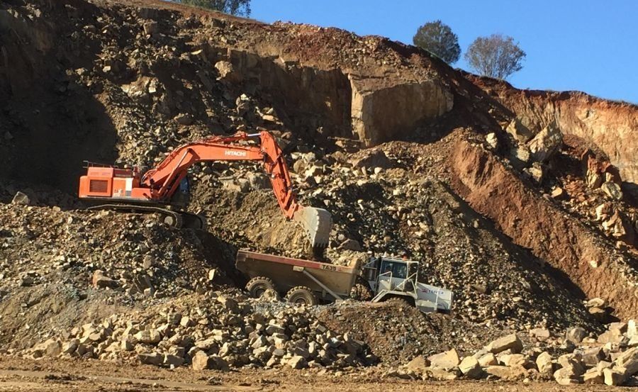47T Hitachi loading 35T Terex at Wagga