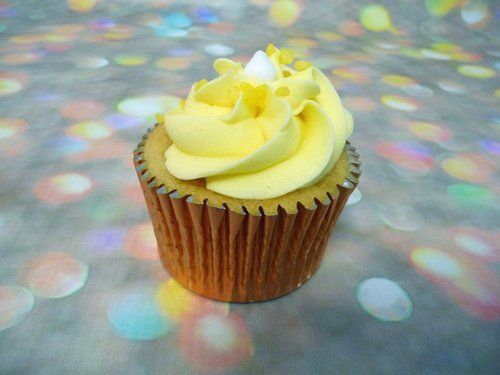 Lemon cupcake with homemade lemon curd. Lemon cupcake with homemade lemon curd.
