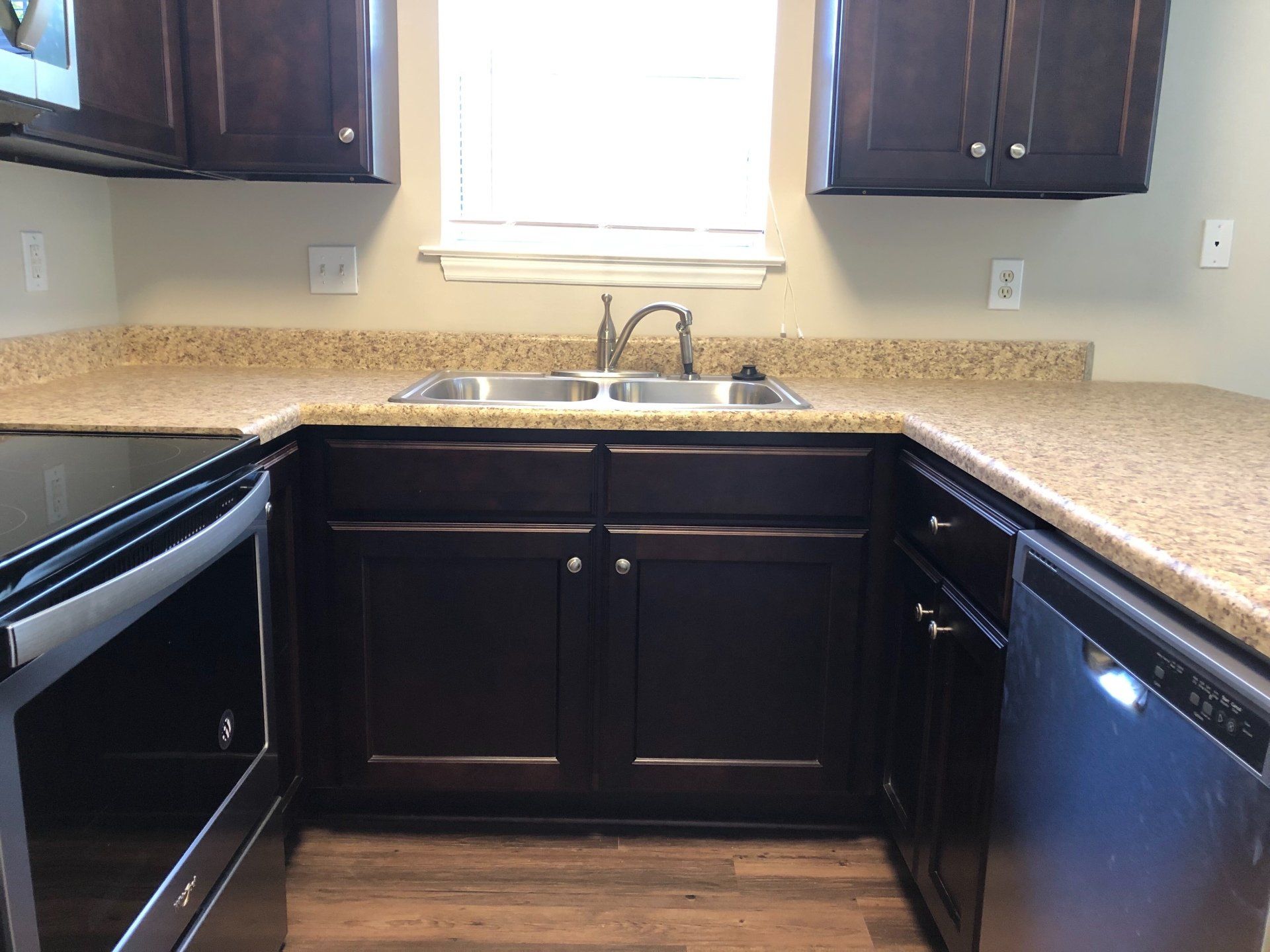 Upgraded Summit Apartment Kitchen