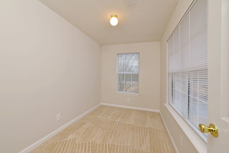 Crest- Sunroom/ Den