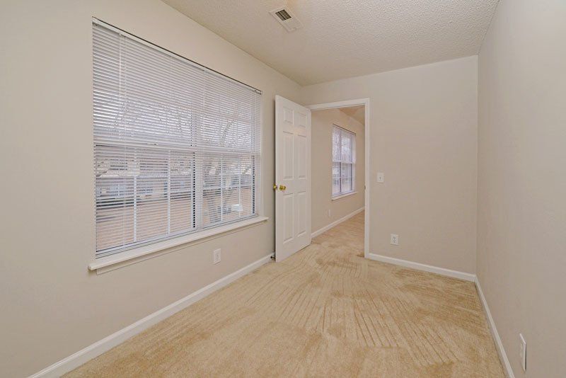 Crest- Sunroom/ Den
