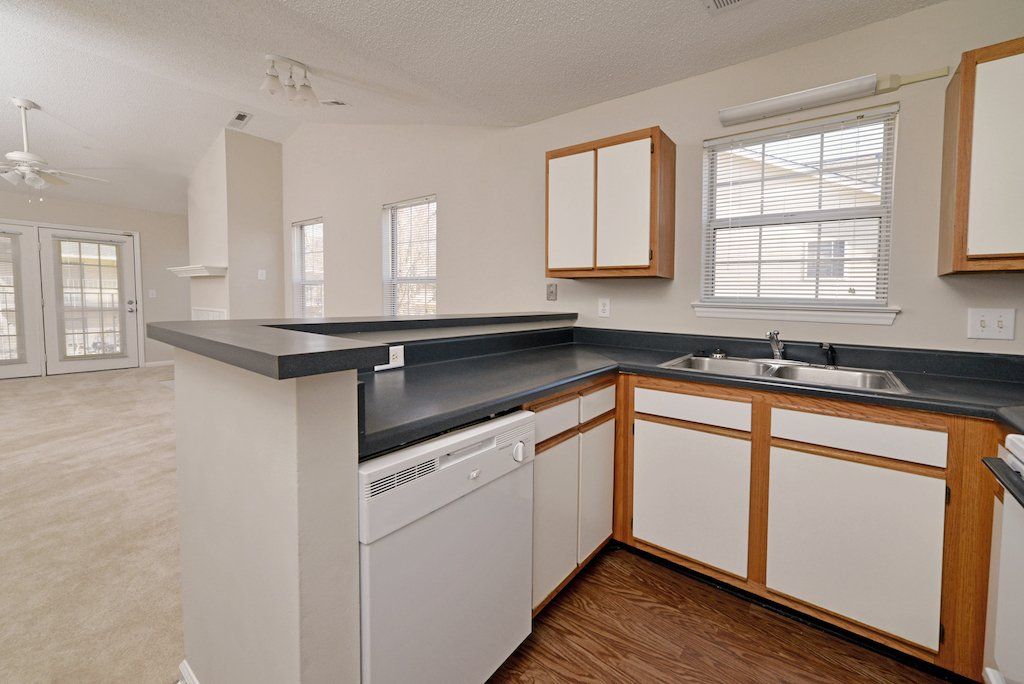 Summit- Kitchen