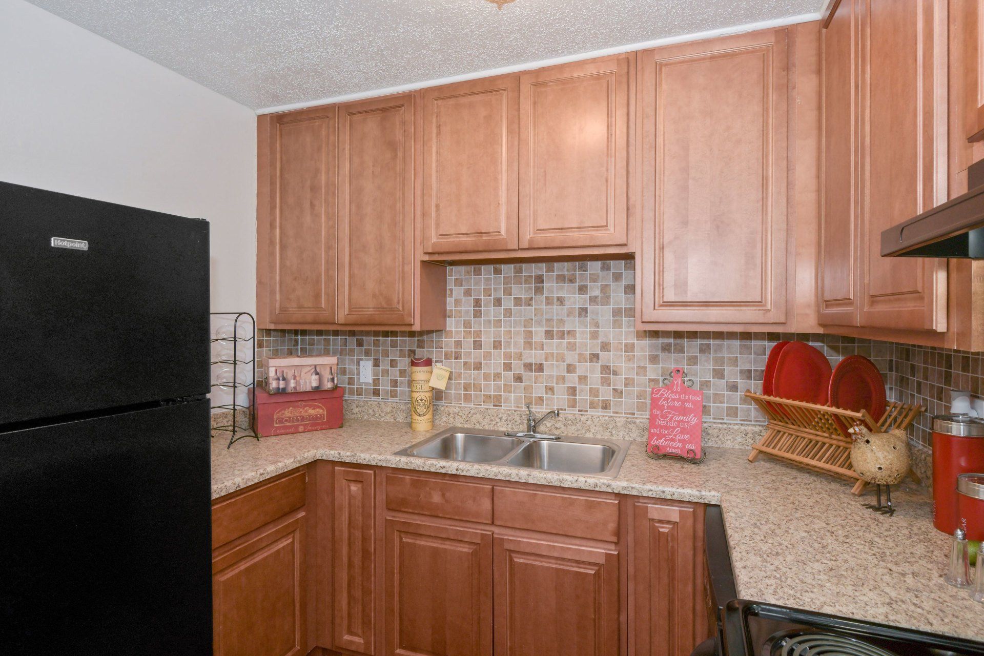 Kitchen | Sharon Pines Apartment Homes