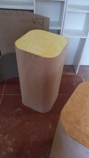 Sgabello in legno