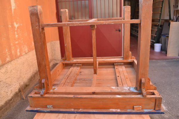 Costruzione di tavolo in legno