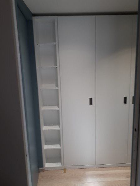 Scarpiera e armadio in legno