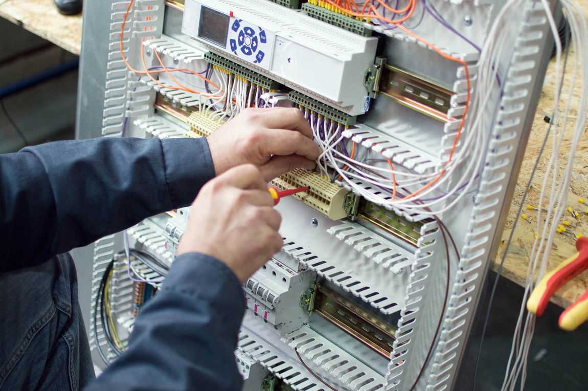 manutenzione di un impianto elettrico