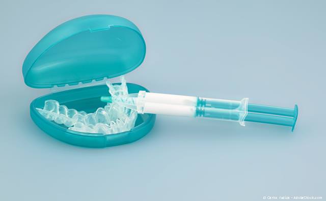 Home-Bleaching-Set mit von der Zahnarztpraxis individuell hergestellten Bleaching-Folien und einem professionellen Aufhellungs-Gel Home-Bleaching-Set mit von der Zahnarztpraxis individuell hergestellten Bleaching-Folien und einem professionellen Aufhellungs-Gel