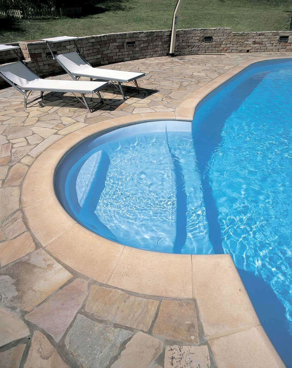 Pavimentazione a bordo piscina