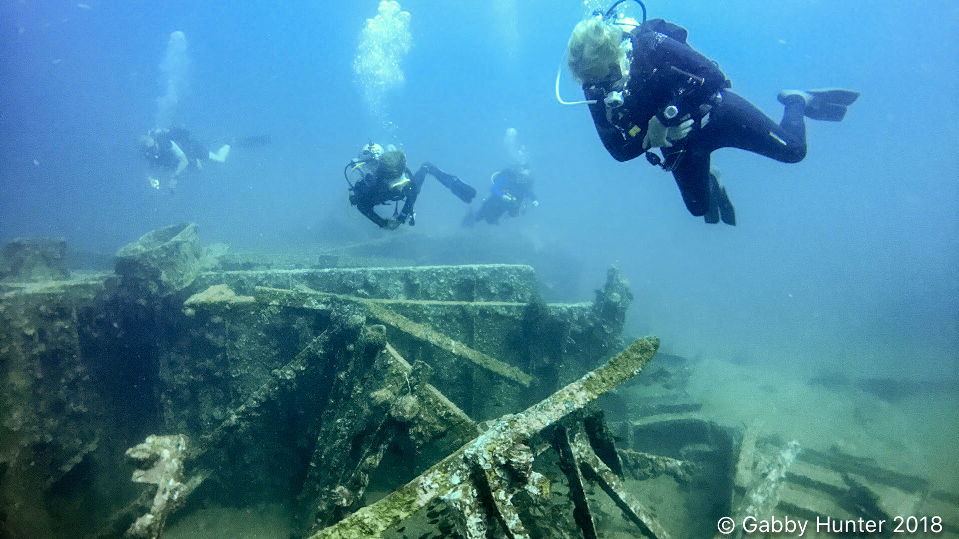 Four divers and a Shipwreck