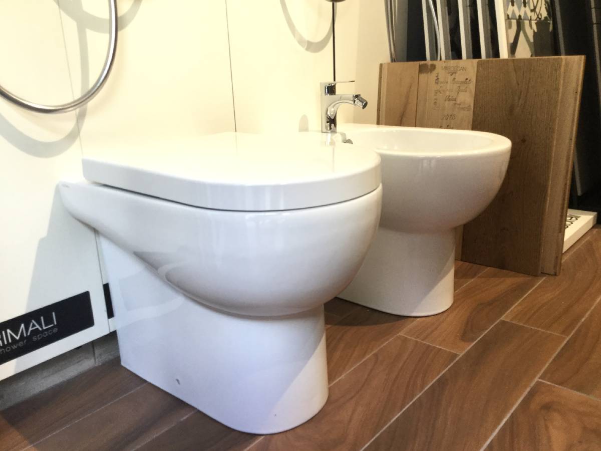 Sanitario serie Nuvola filoparete, serie completa