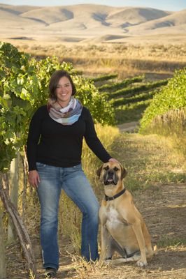 Kathy Shiels Winemaker Kerry Shiels with her dog in DuBrul Vineyard