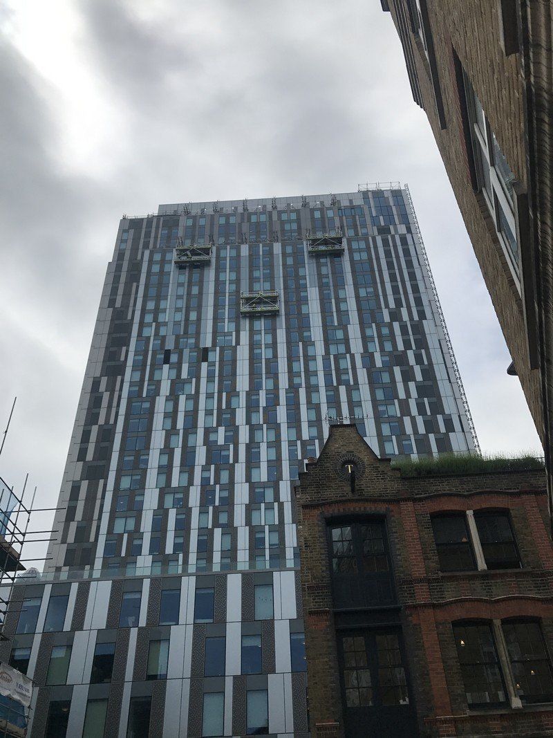 Double-decker suspended platform for facade access and maintenance