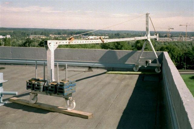 Sky Climber mobile counter balanced roof beam with black weights