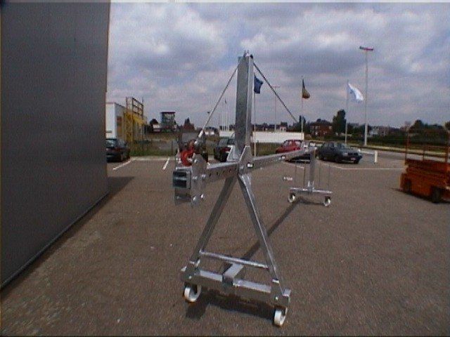 Sky Climber mobile counter balanced roof beam with black weights