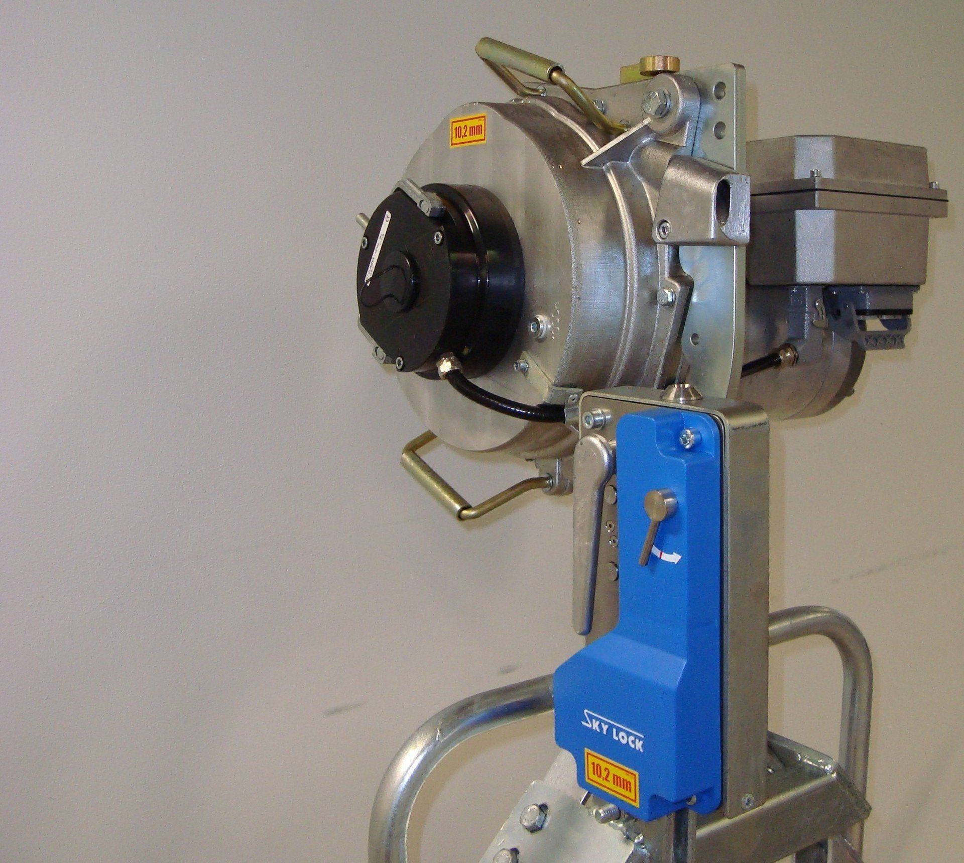 Cradle hoist