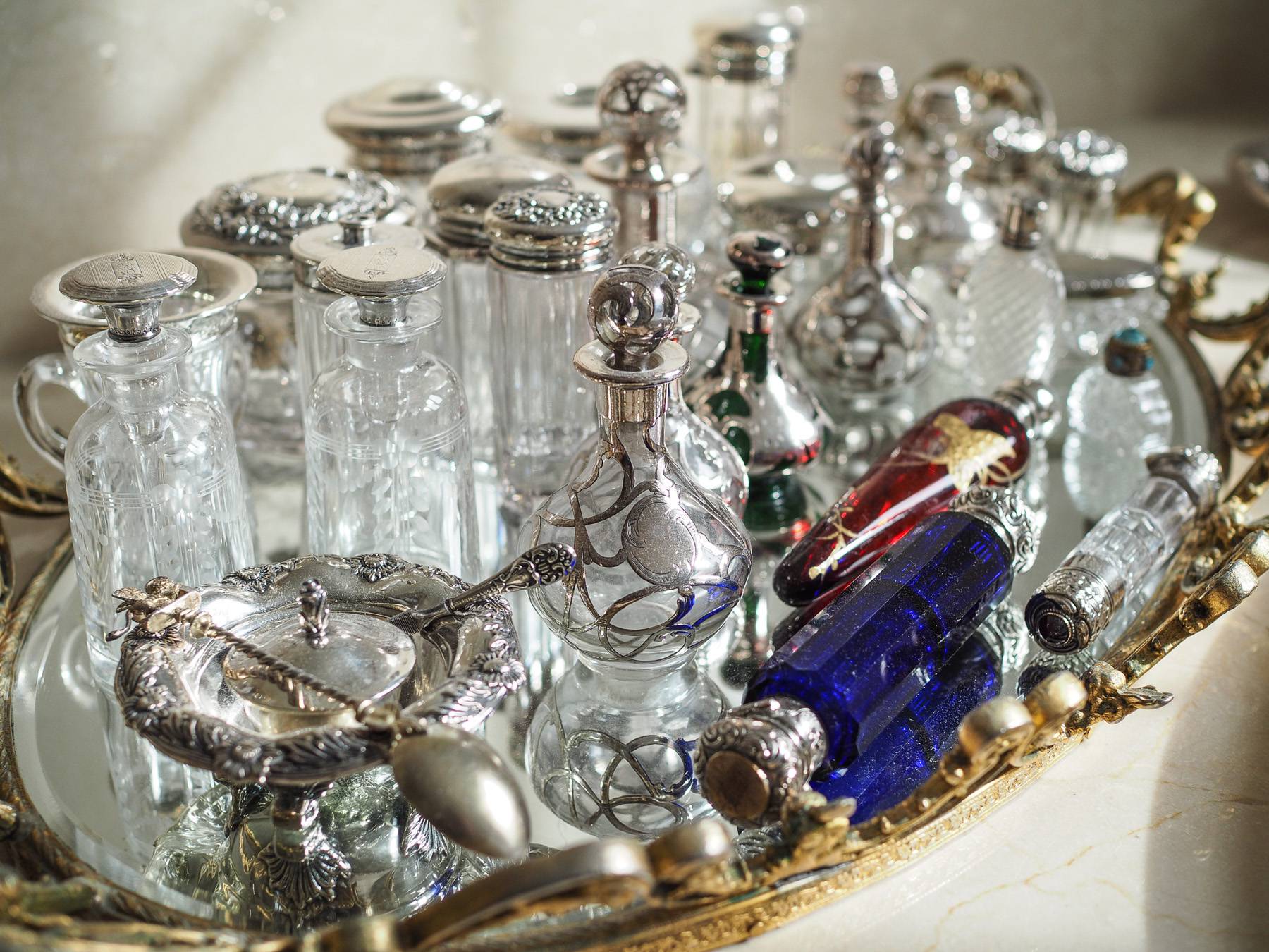 glass table with small glasses