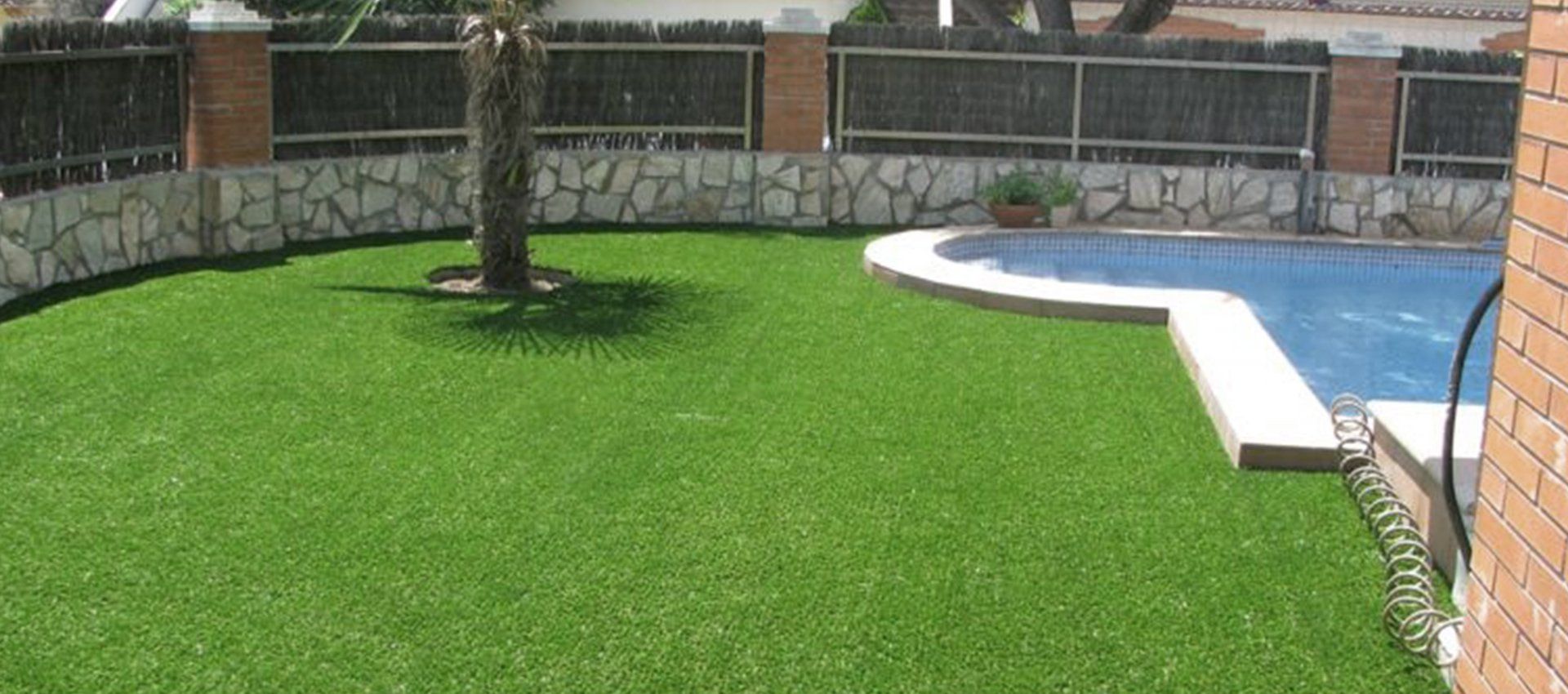 Pasto artificial alberca
