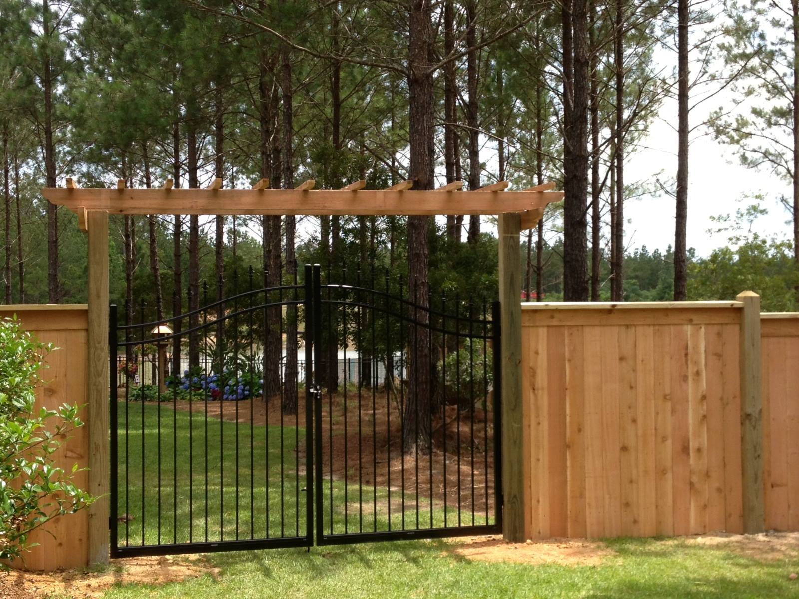 Wooden Fence with Gate โ Hattiesburg, MS โ United Fence Co