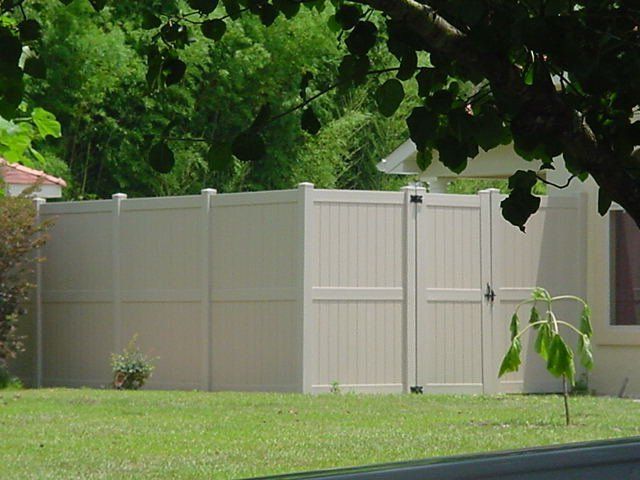 White Vinyl Fence with Gate โ Hattiesburg, MS โ United Fence Co