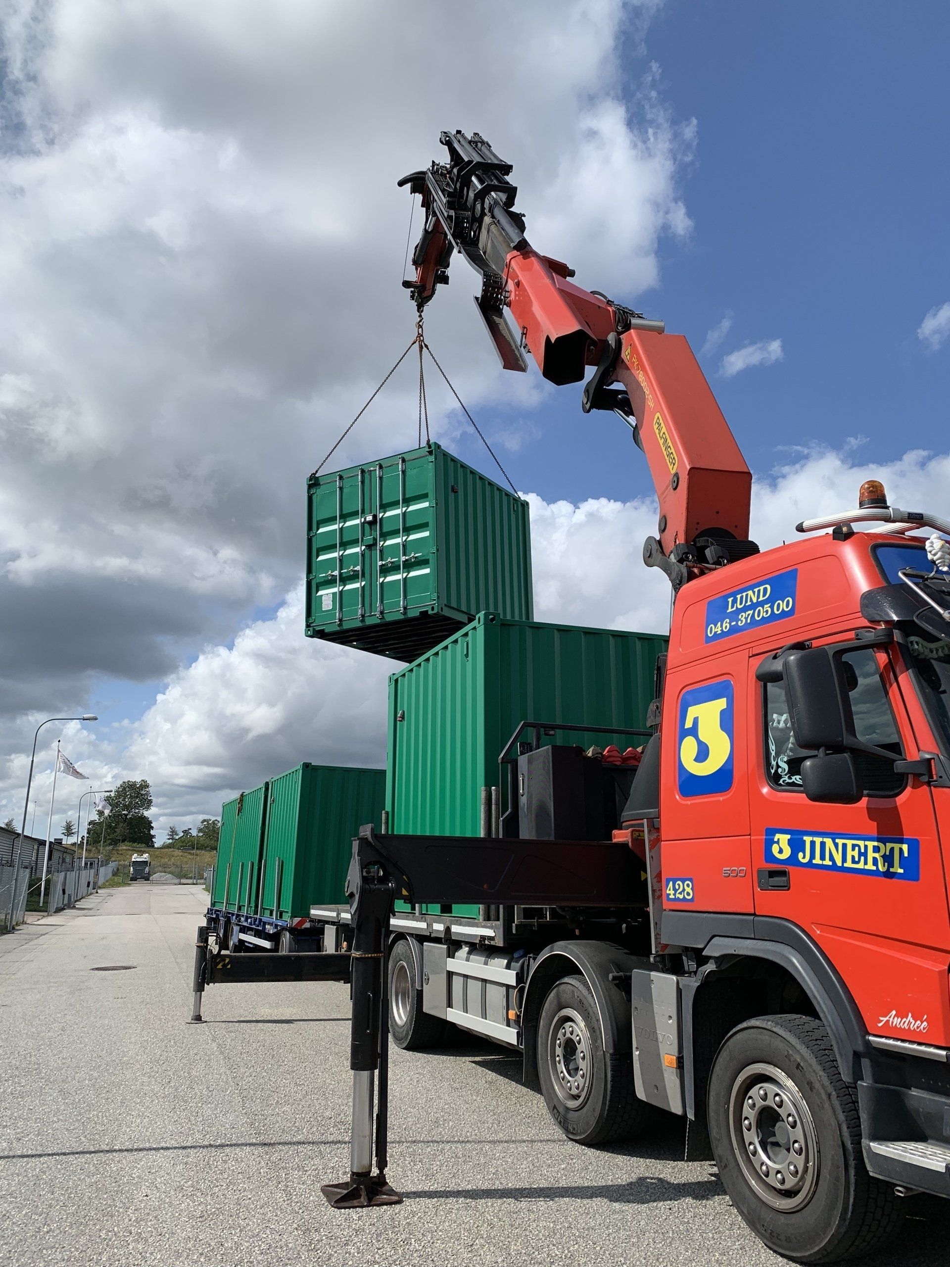 Transport av container hela sverigeförrådscontainer Hyr Köp Leasa Malmö Göteborg Helsingborg Västerås Norrköping