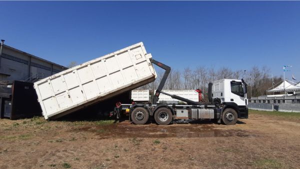 camion bianco lato cassone obliquo