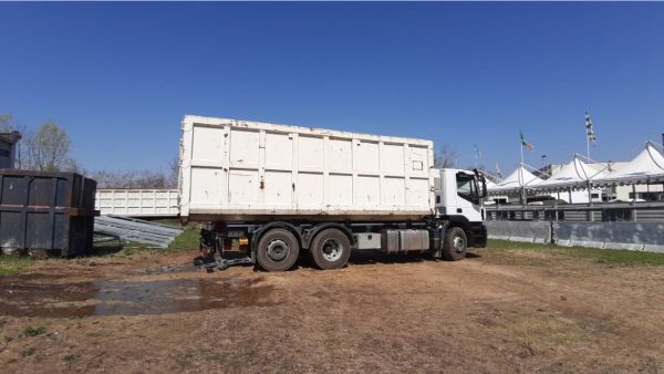 camion bianco lato