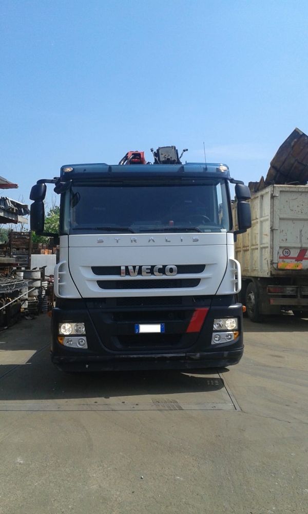 camion rifiuti frontale