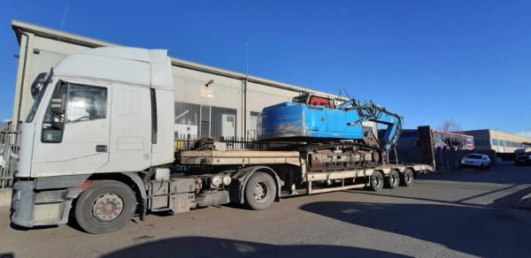 trasporto macchinario rifiuti blu