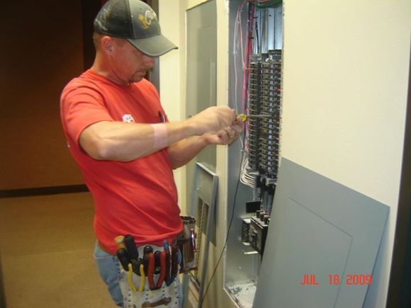 Electrician in San Antonio, TX