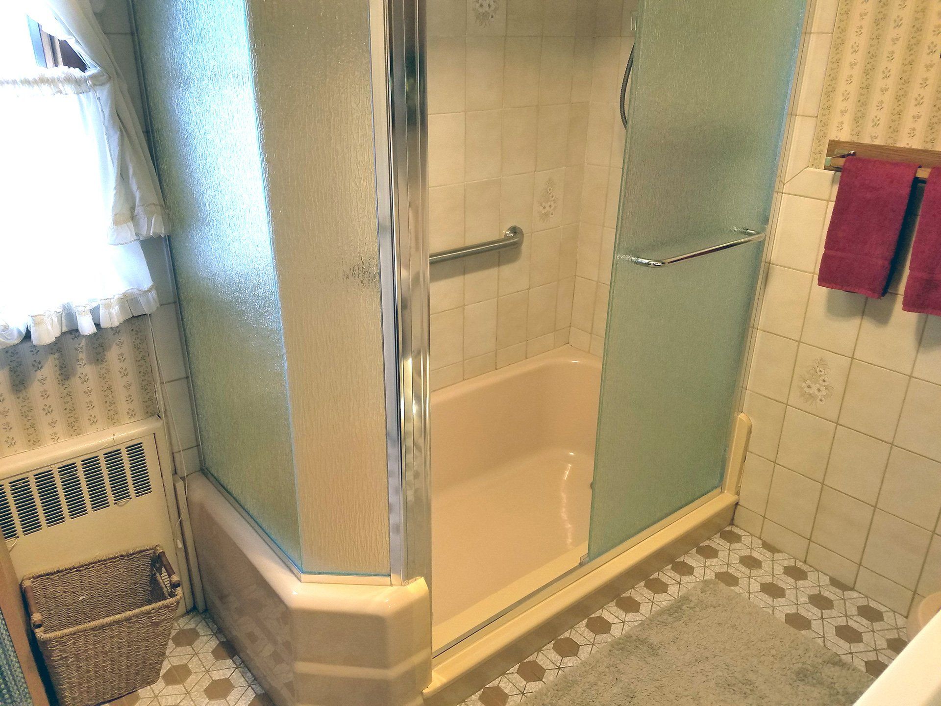 open door bath tub