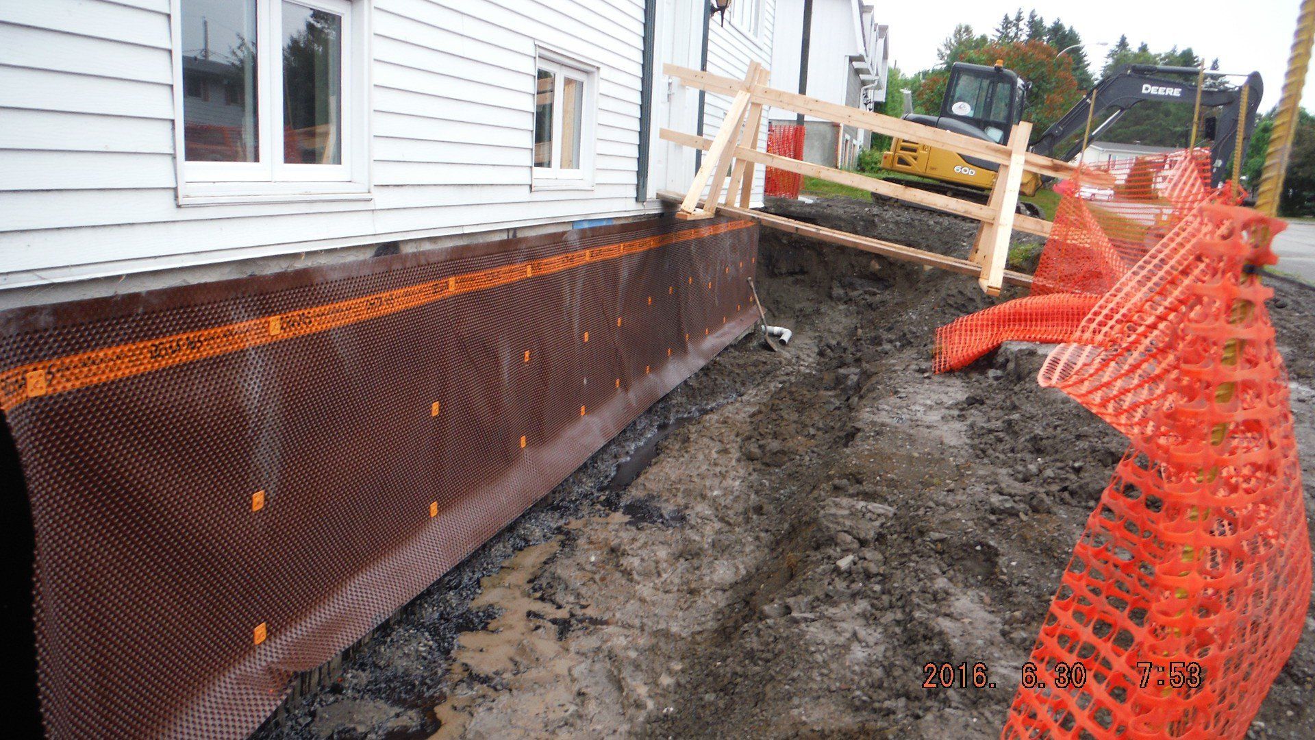 travaux d'imperméabilisation de fondation avec une membrane