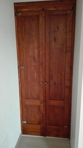 una finestra in legno
