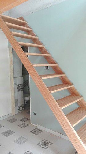 delle scale in legno