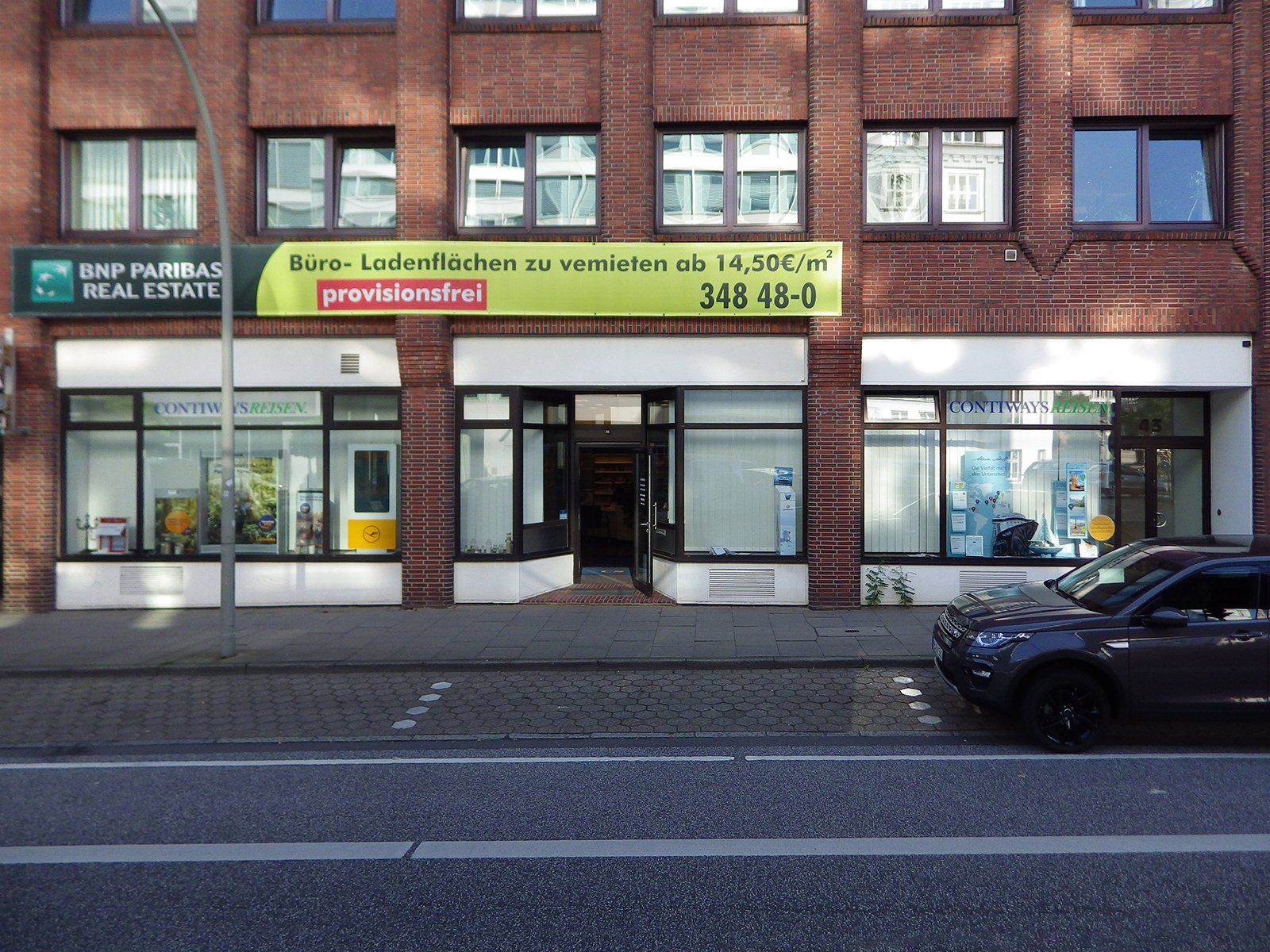 Immobilien Visualisierung: Vorher-Nachher-Vergleich von der Fotomontage einer Immobilie in Hamburg.