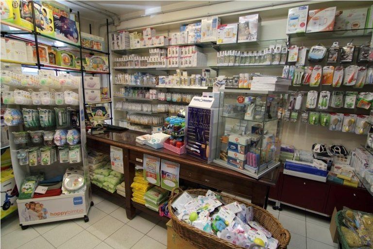 assortimento di articoli per l'infanzia e la gravidanza