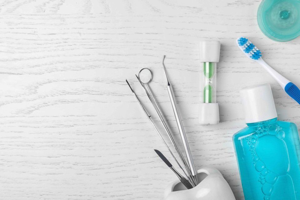 scaffale con prodotti farmaceutici
