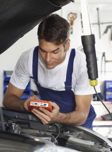 Mechanic working on mechanical repairs in Kalgoorlie